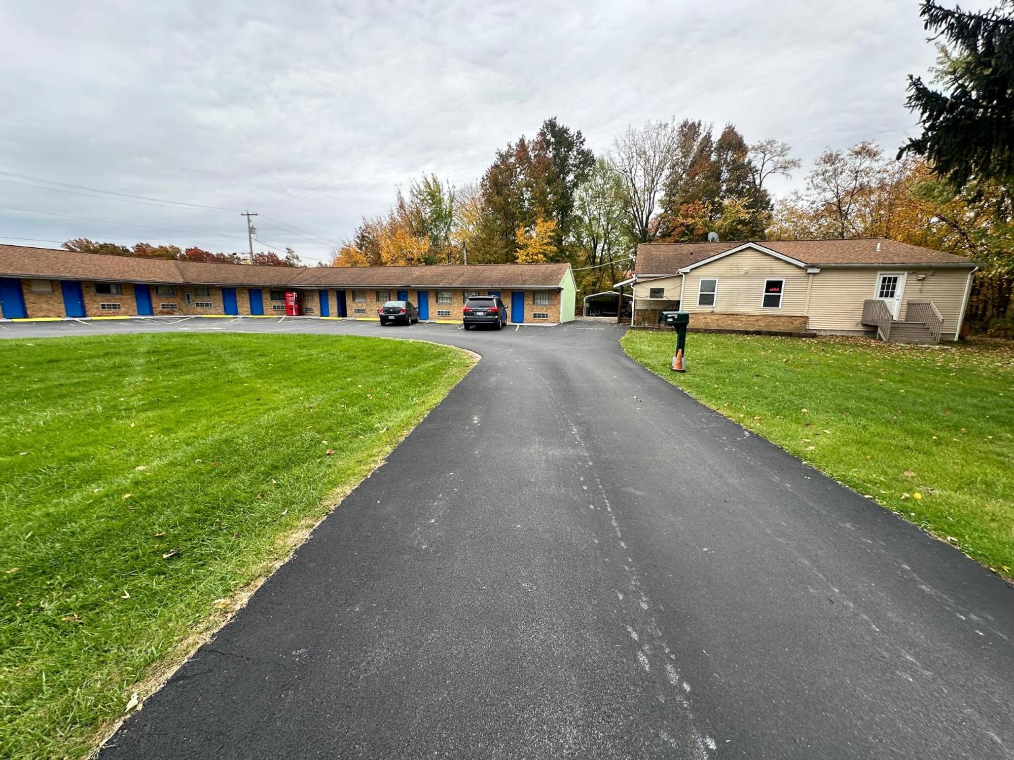 Westgate Manor Motel Austintown & Youngstown Ohio Esterno foto