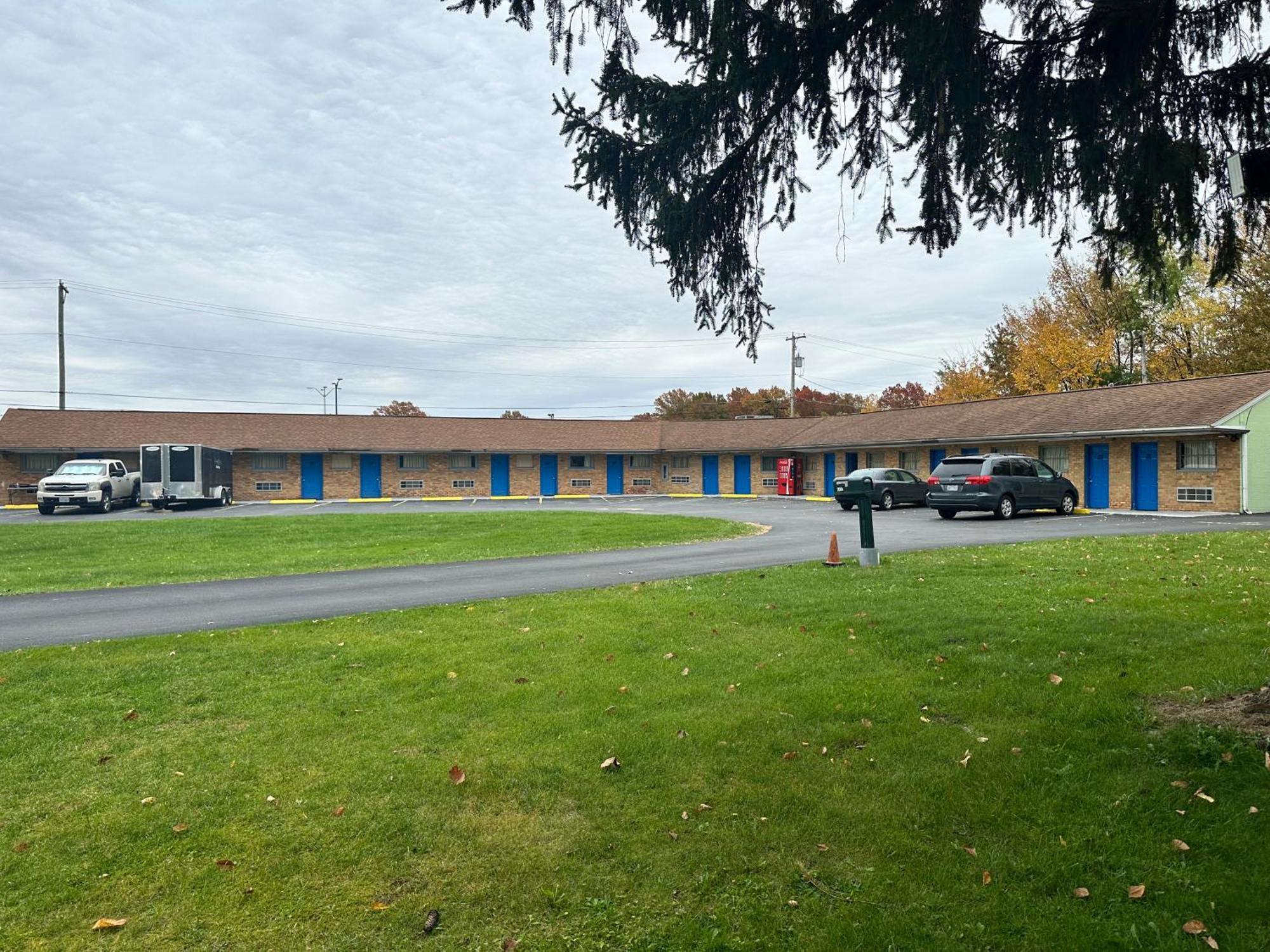 Westgate Manor Motel Austintown & Youngstown Ohio Esterno foto