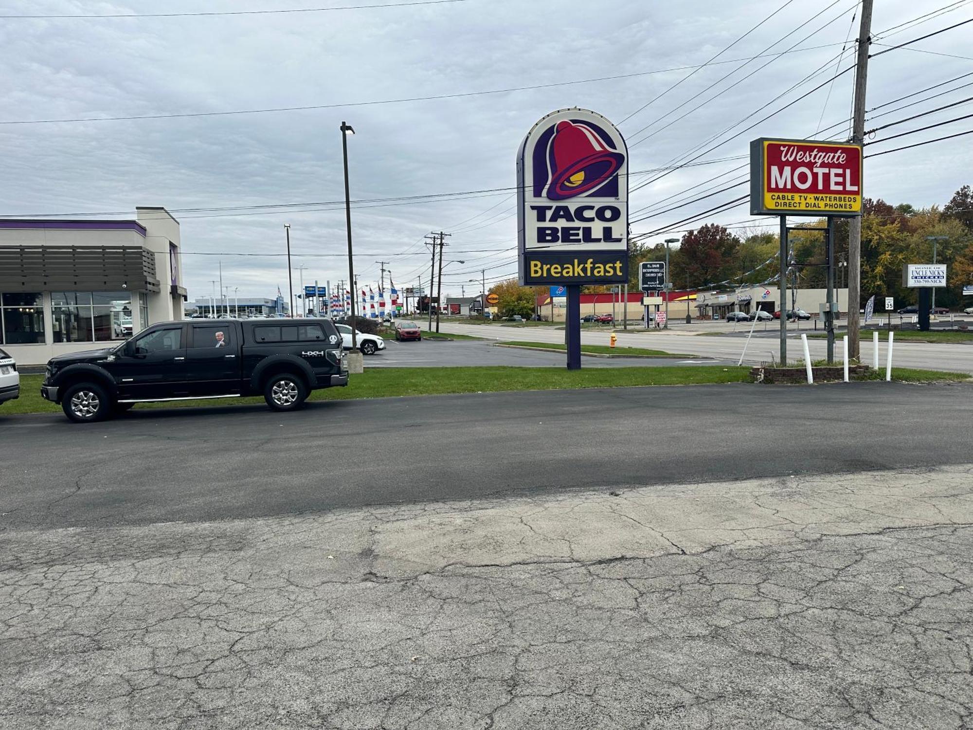 Westgate Manor Motel Austintown & Youngstown Ohio Esterno foto